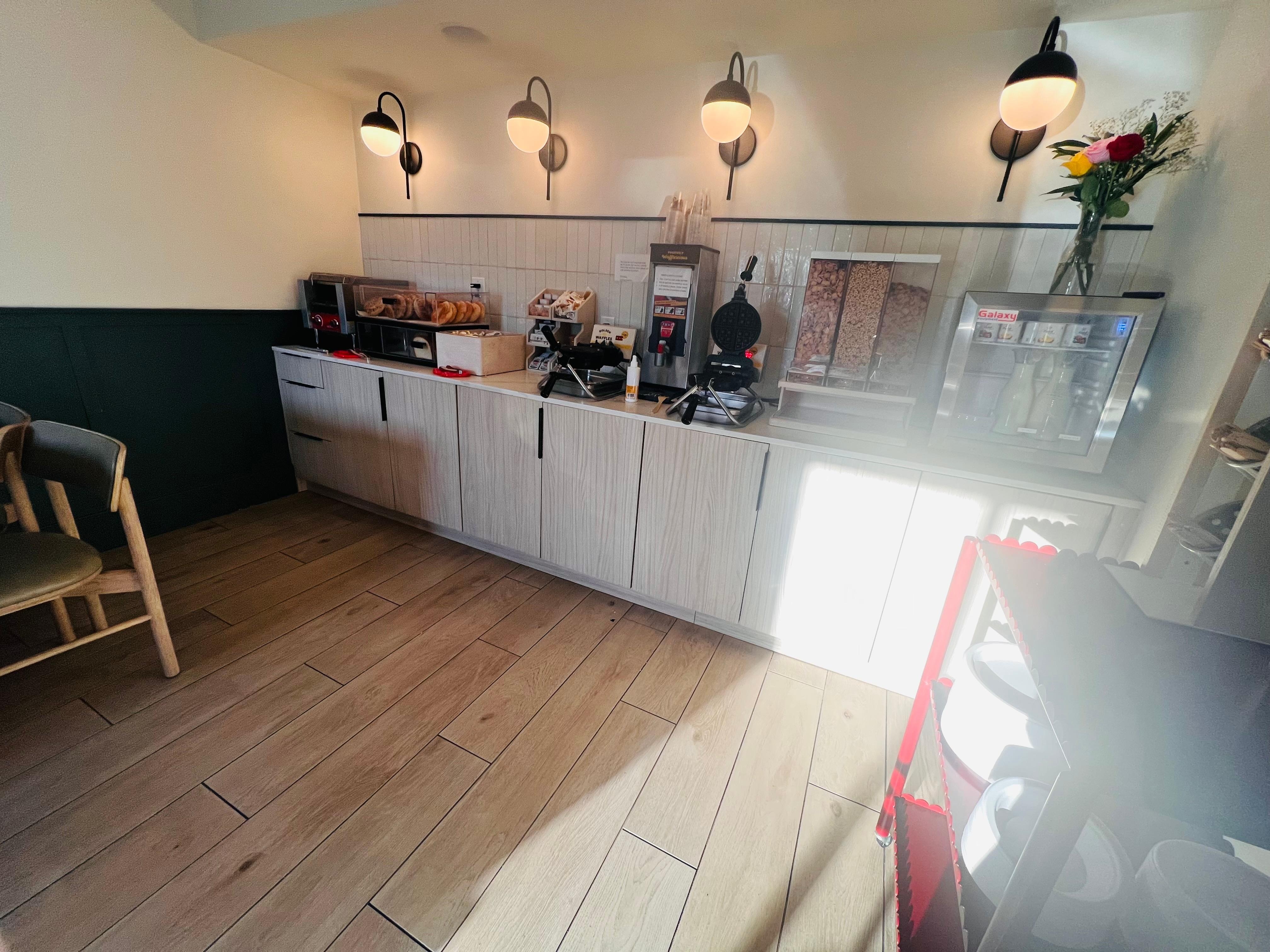 Breakfast Area - make your own waffle : tea / coffee & bagels 