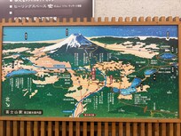 駅近くにある
