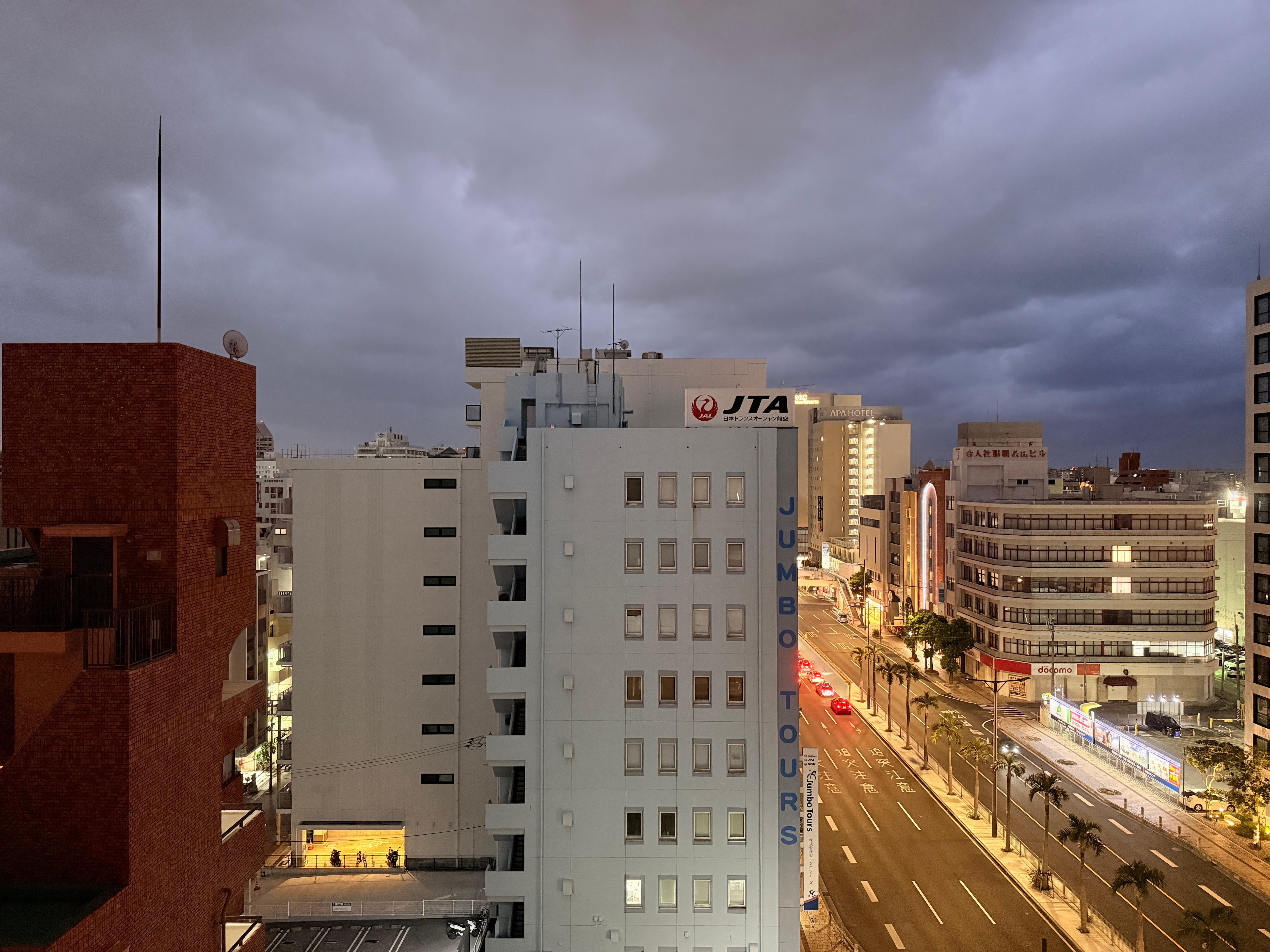 숙소에서 찍은 거리뷰(밤)