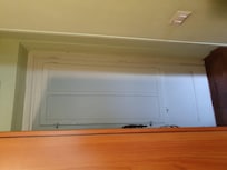Zimmer mit VerbindungstĂŒr (abgeschlossen).