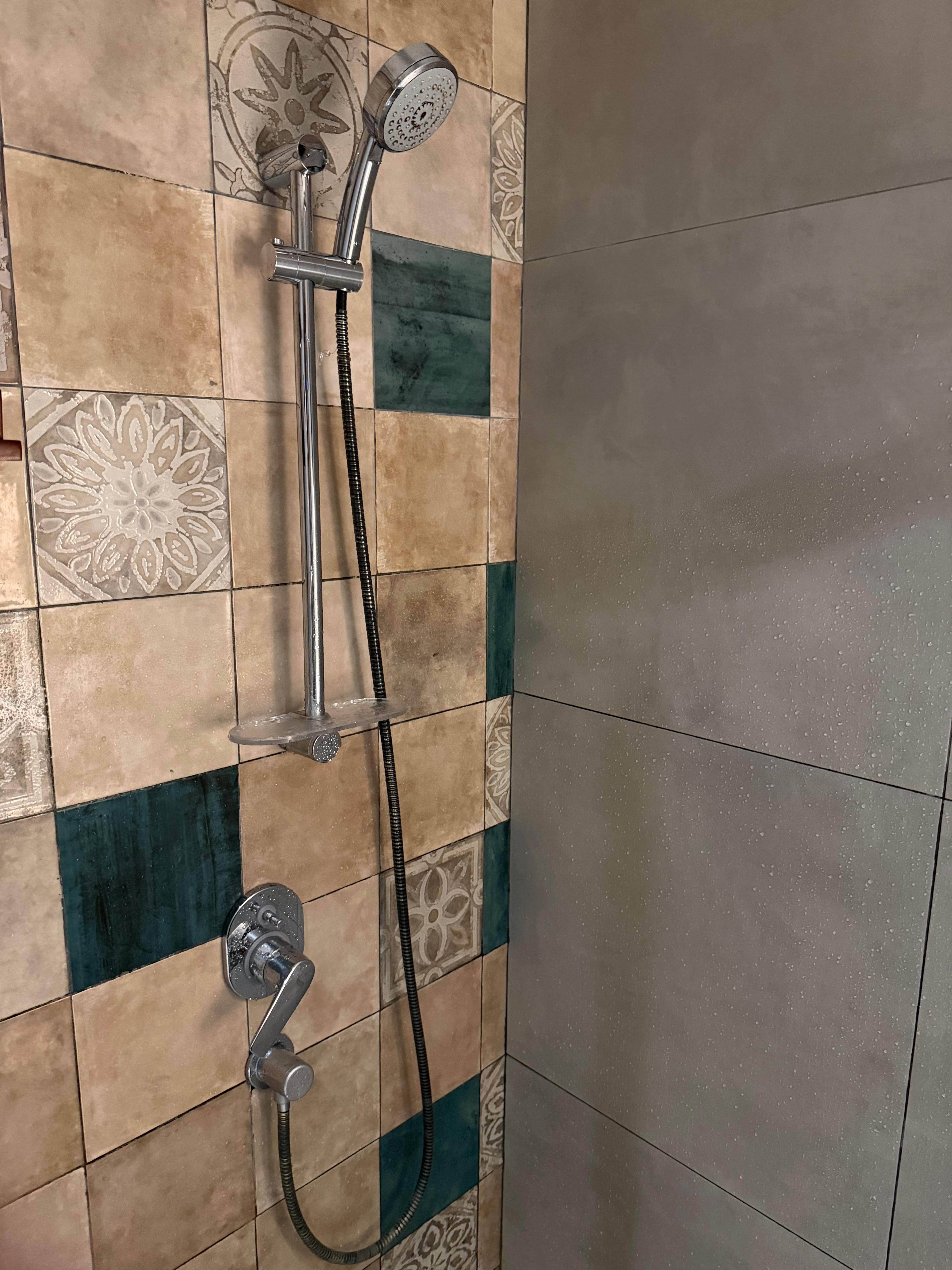 The faucet is broken, the water flow is very weak.