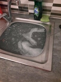 canalisation bouchée et vidange de la machine à laver dans la cuisine