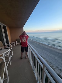 My husband looking for the starlink rocket to launch.