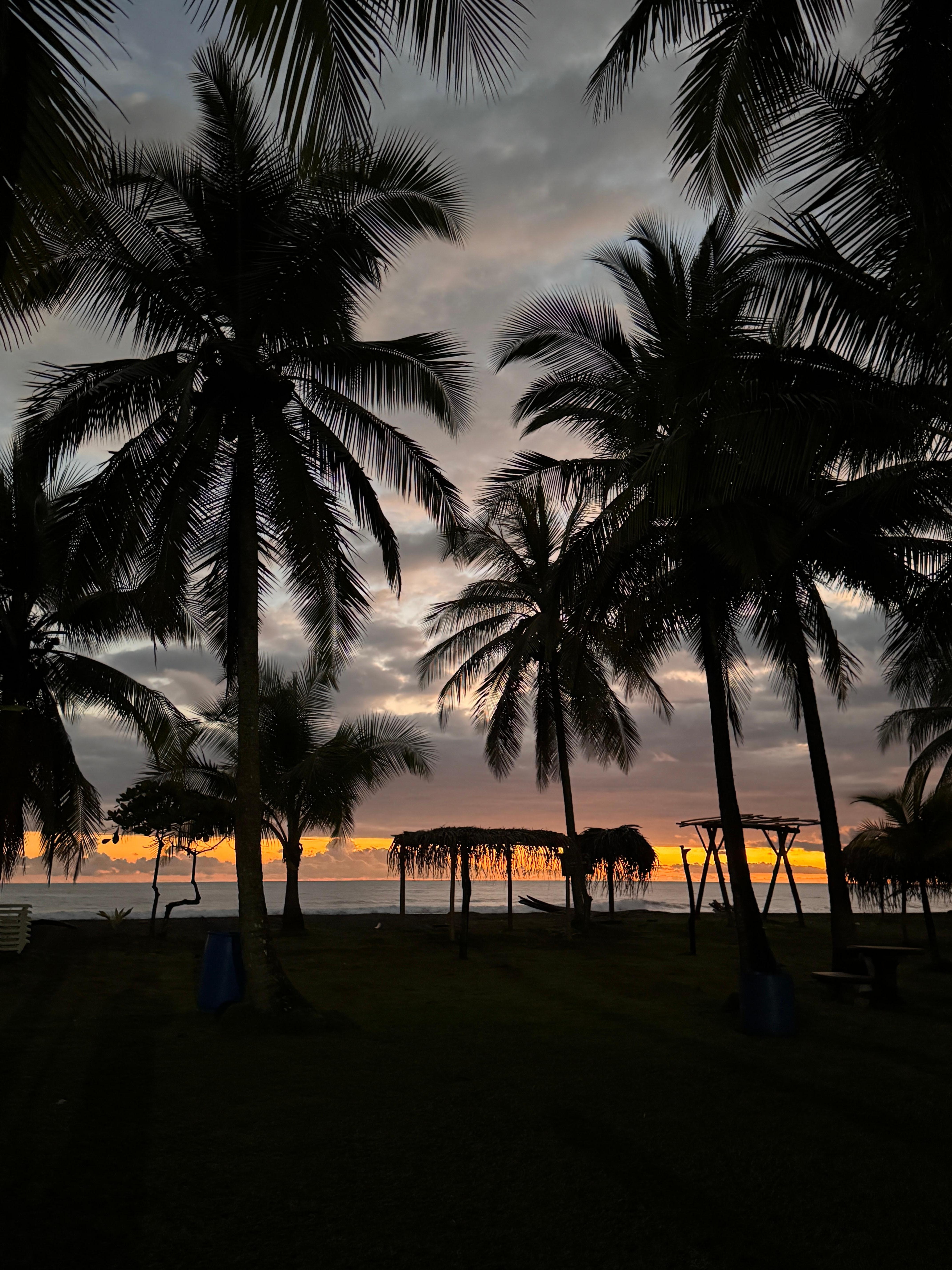 Sonnenuntergang am Hotelstrand