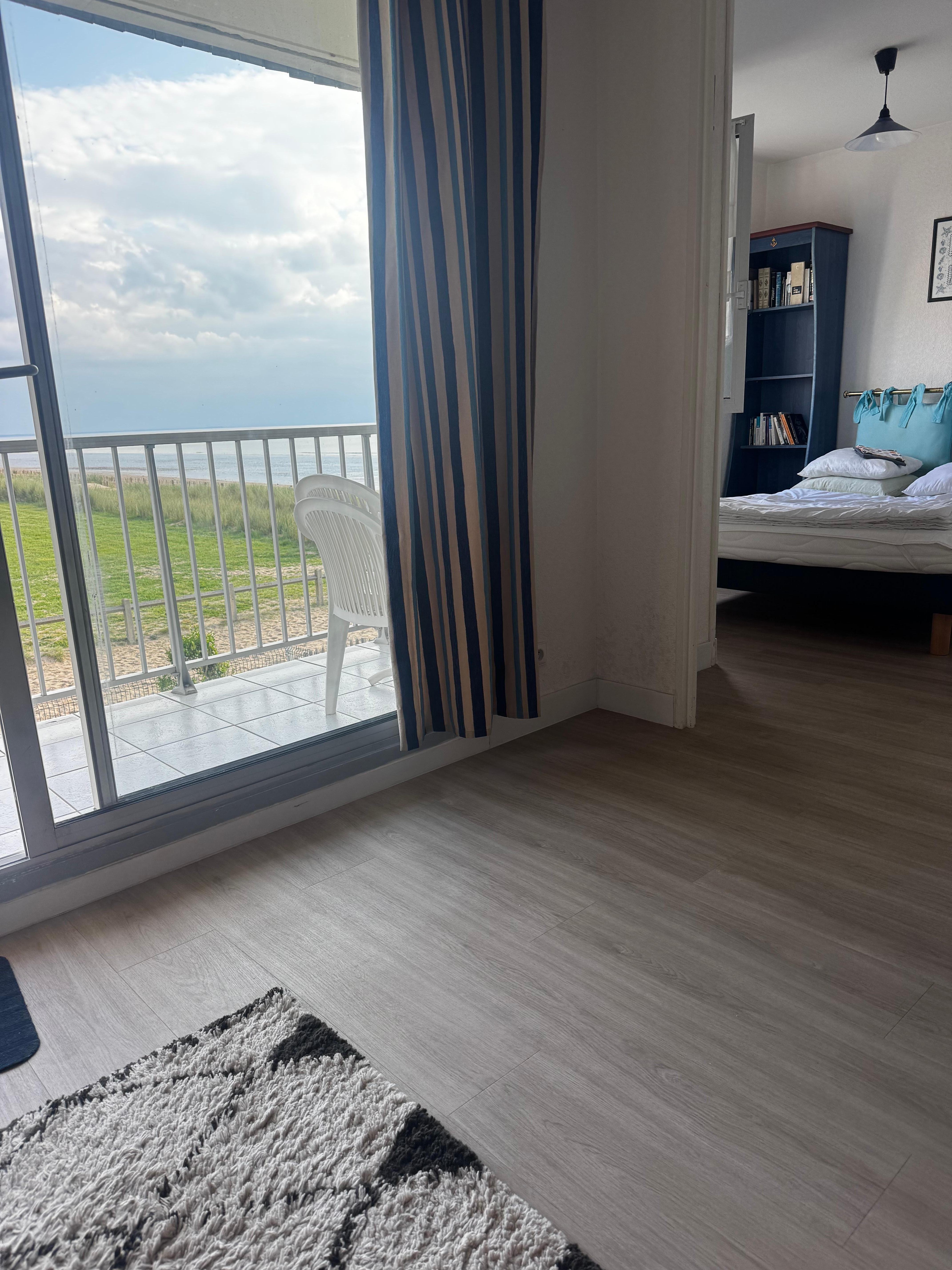 Lovely apartment with sea views from the balcony