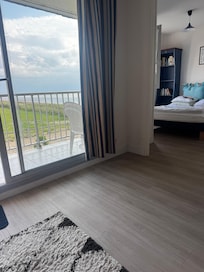 Lovely apartment with sea views from the balcony