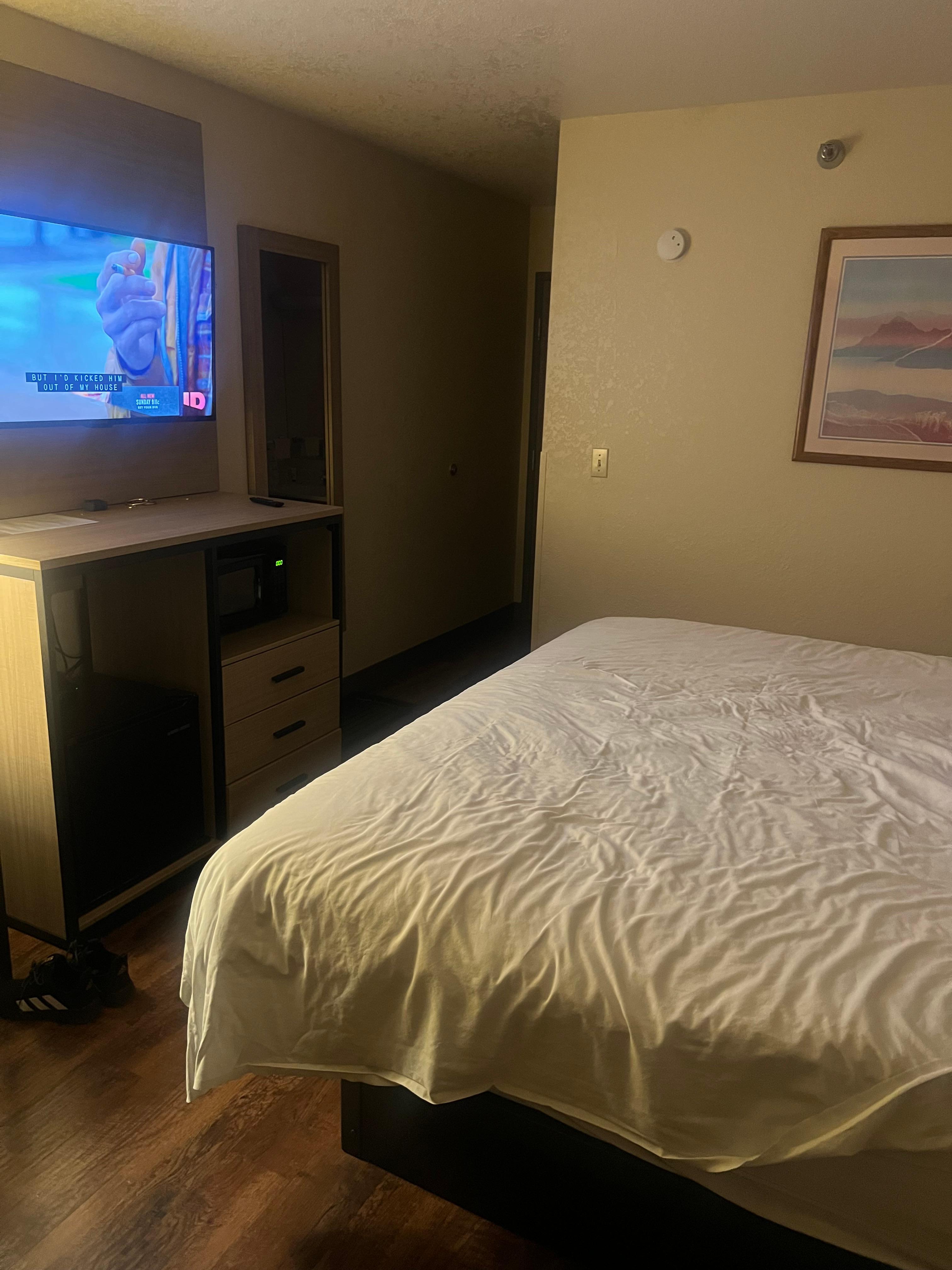 Pictures were taken after I settled in so excuse the bed