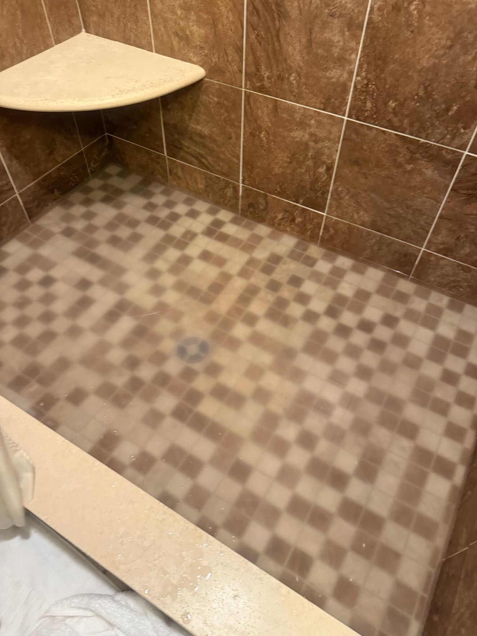 Upstairs shower first day. Couldn’t use the remainder of time as the water was going to overflow and Jo one showed up to fix the duration of stay 