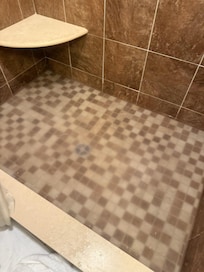 Upstairs shower first day. Couldn’t use the remainder of time as the water was going to overflow and Jo one showed up to fix the duration of stay