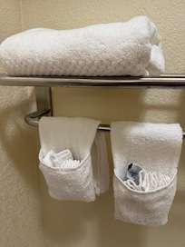 Nice fluffy bath towels. 😊