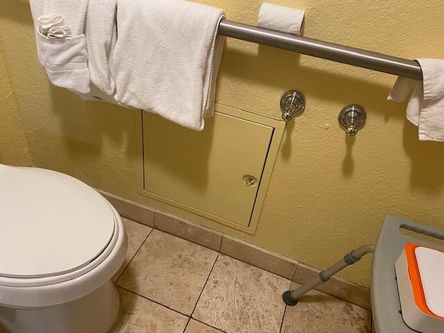No paper roll holder.