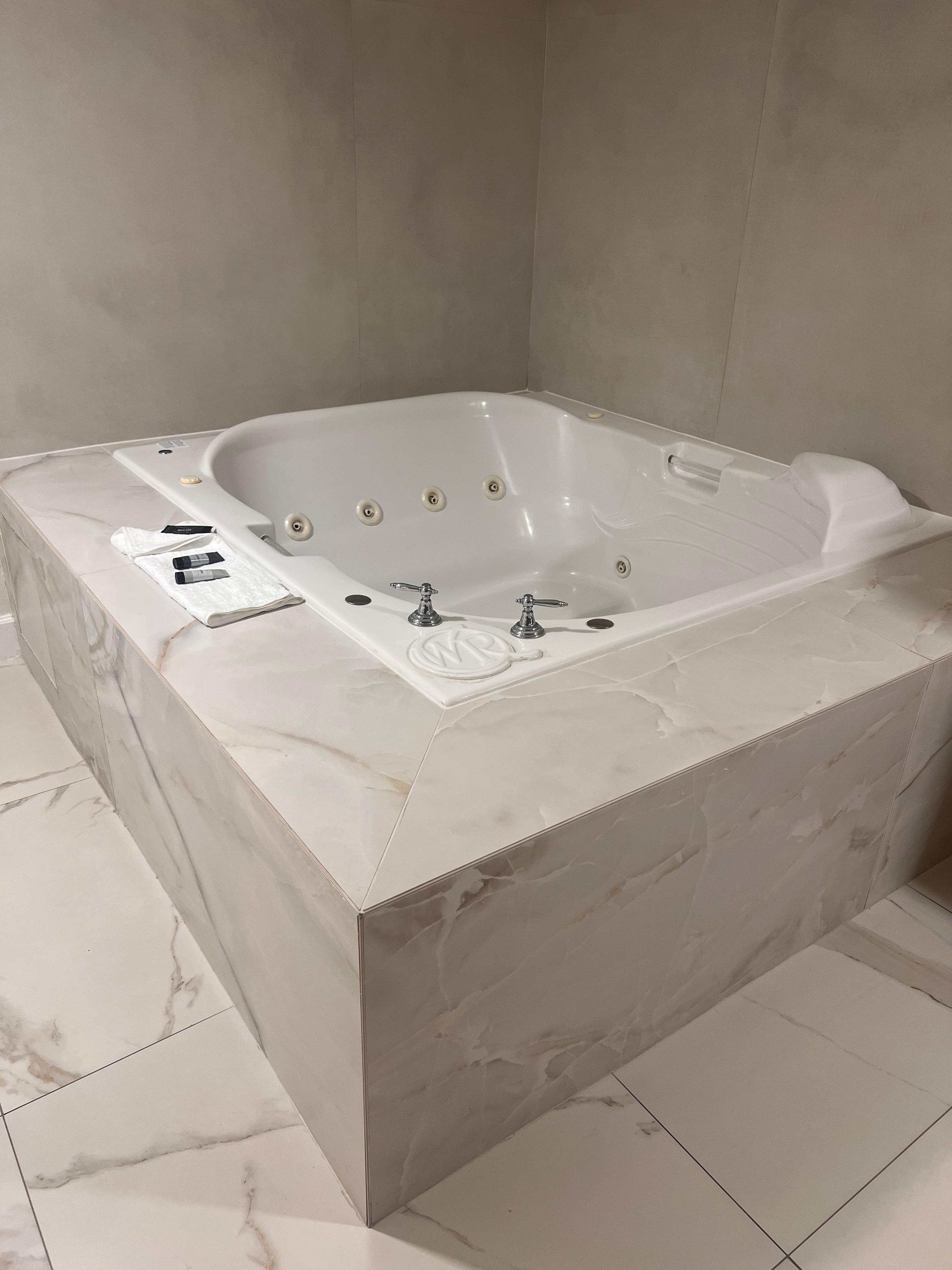 Spa tub in main bedroom 