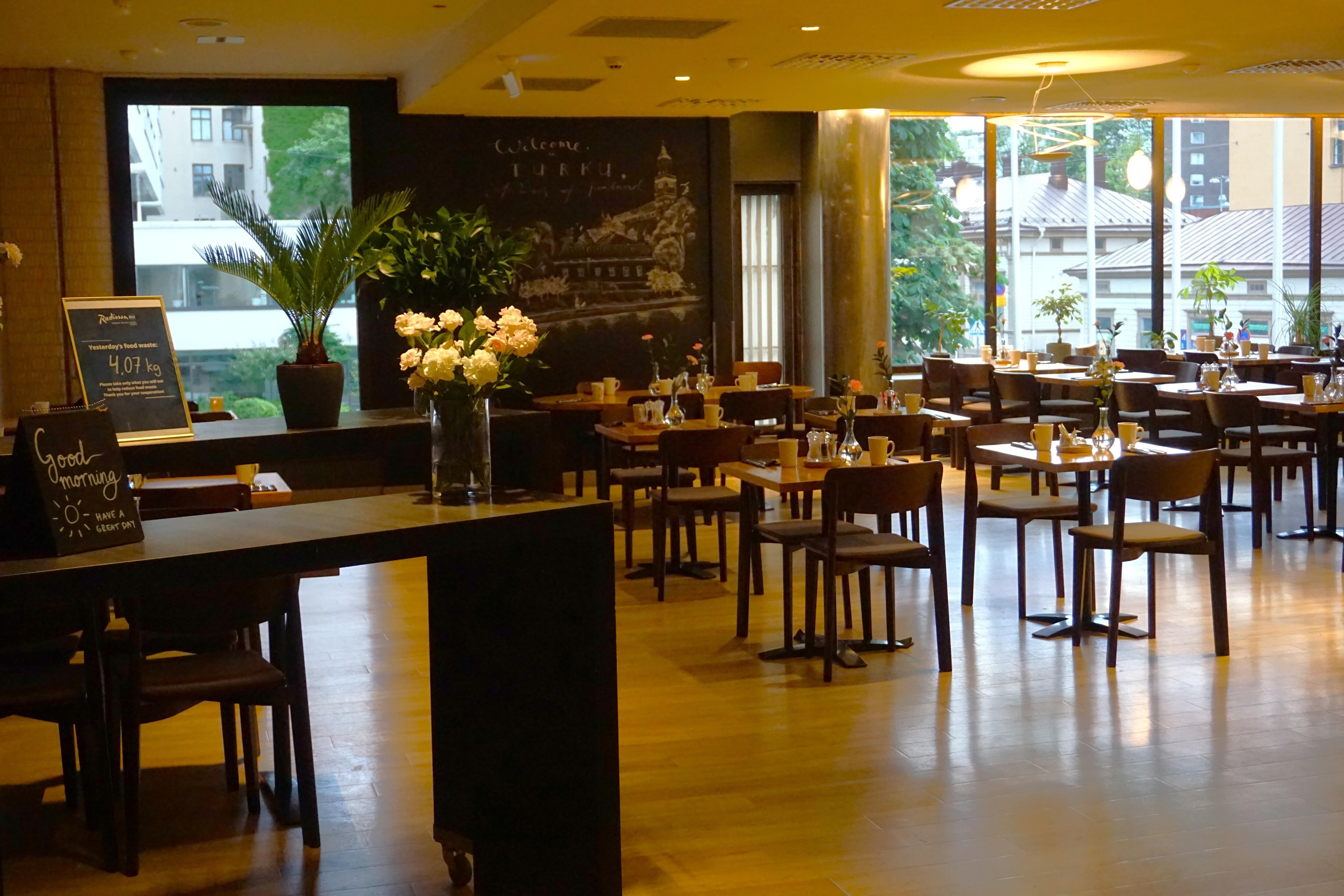 The breakfast room