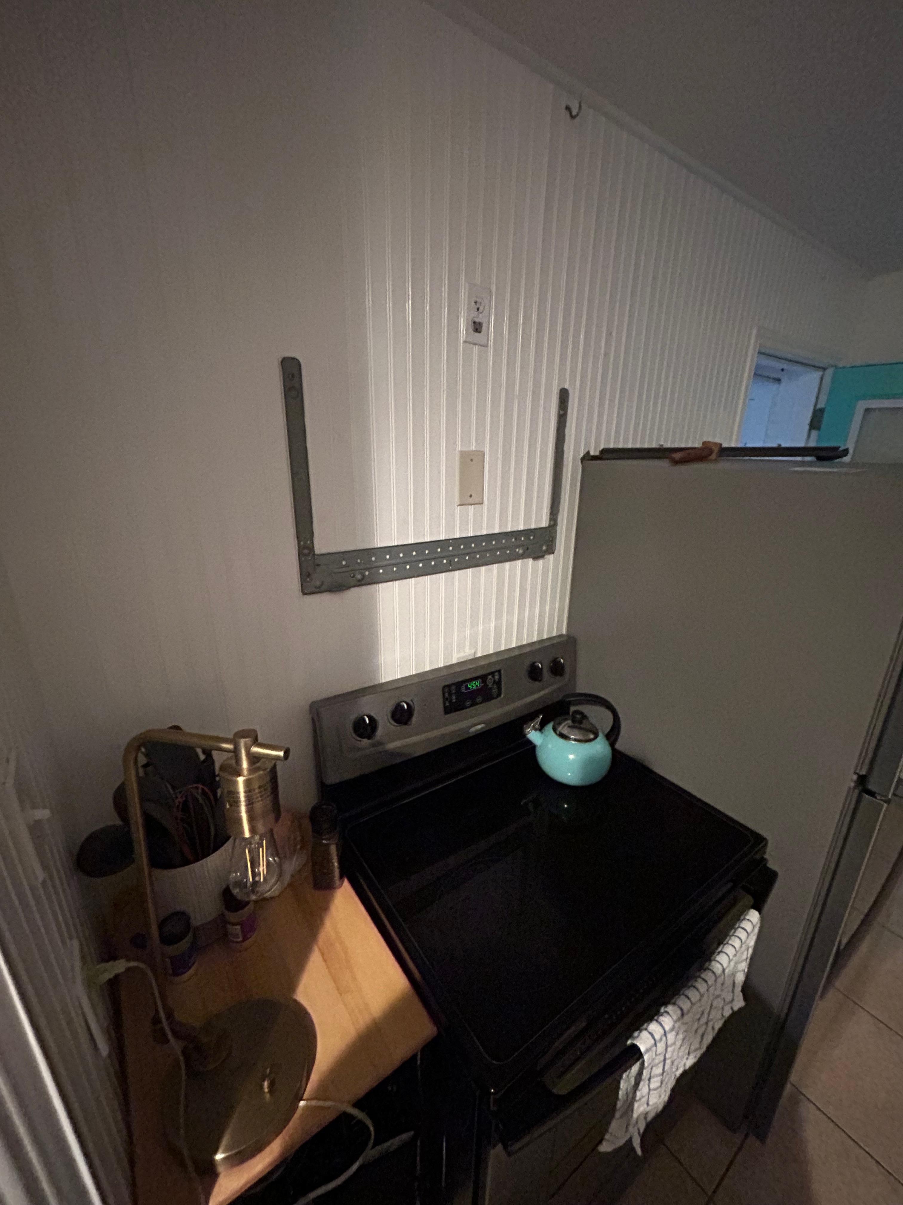 No hood vent and poor lighting 