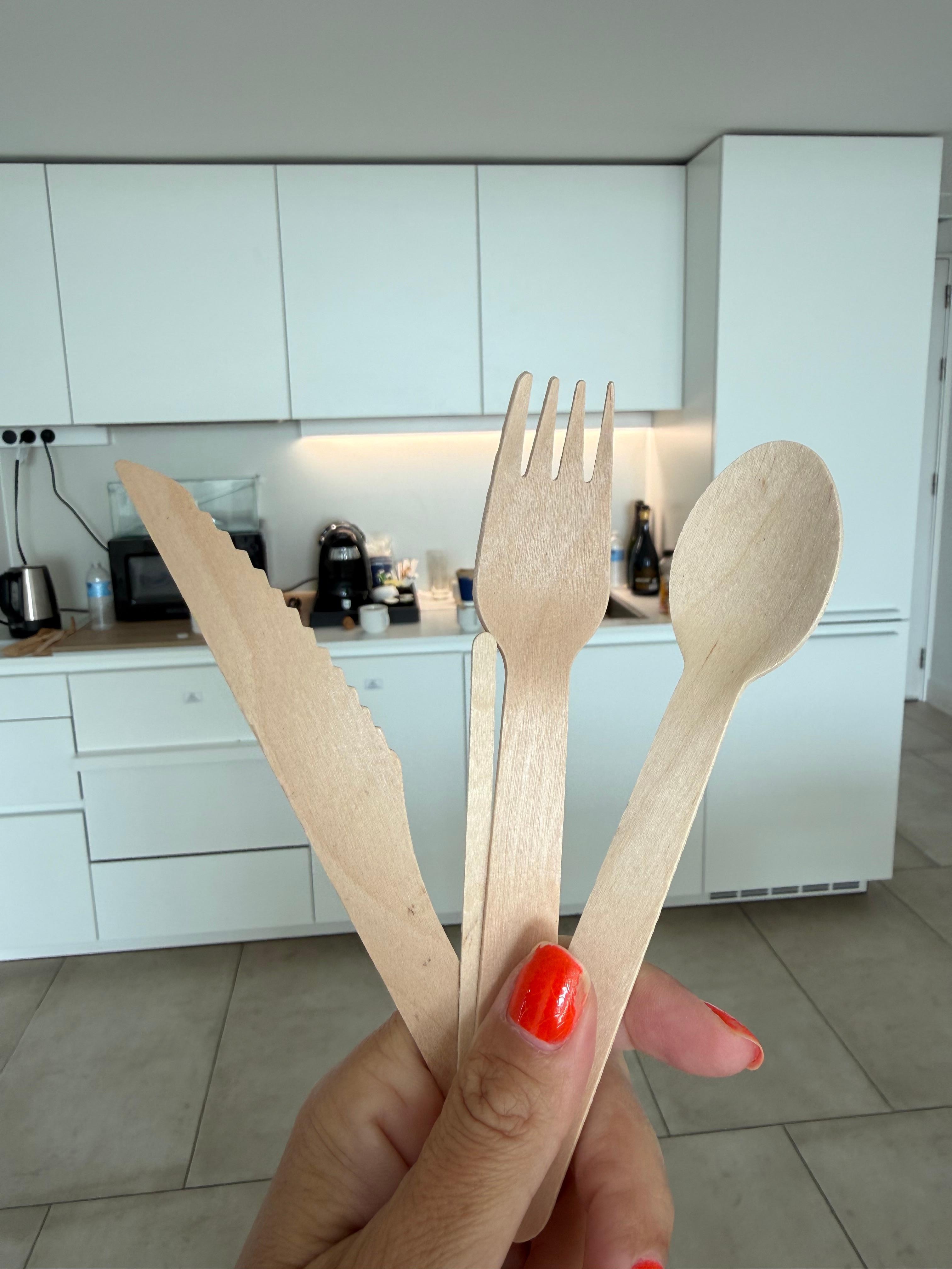 Podiam ter talheres de metal pois não conseguia descascar frutas para minhas filhas.