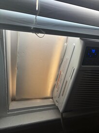 Window AC unit with flimsy installation