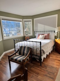 No, two rooms the same. Individually outfitted.