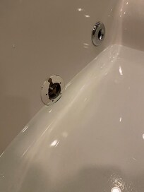 Seal of jet in hot tub missing