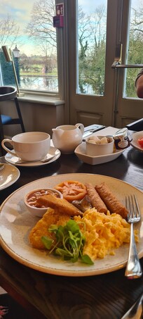 breakfast with a view Canal & nature