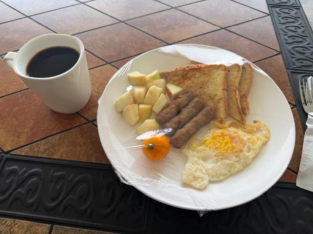 Breakfast: instant coffee with cold dish - all the same.