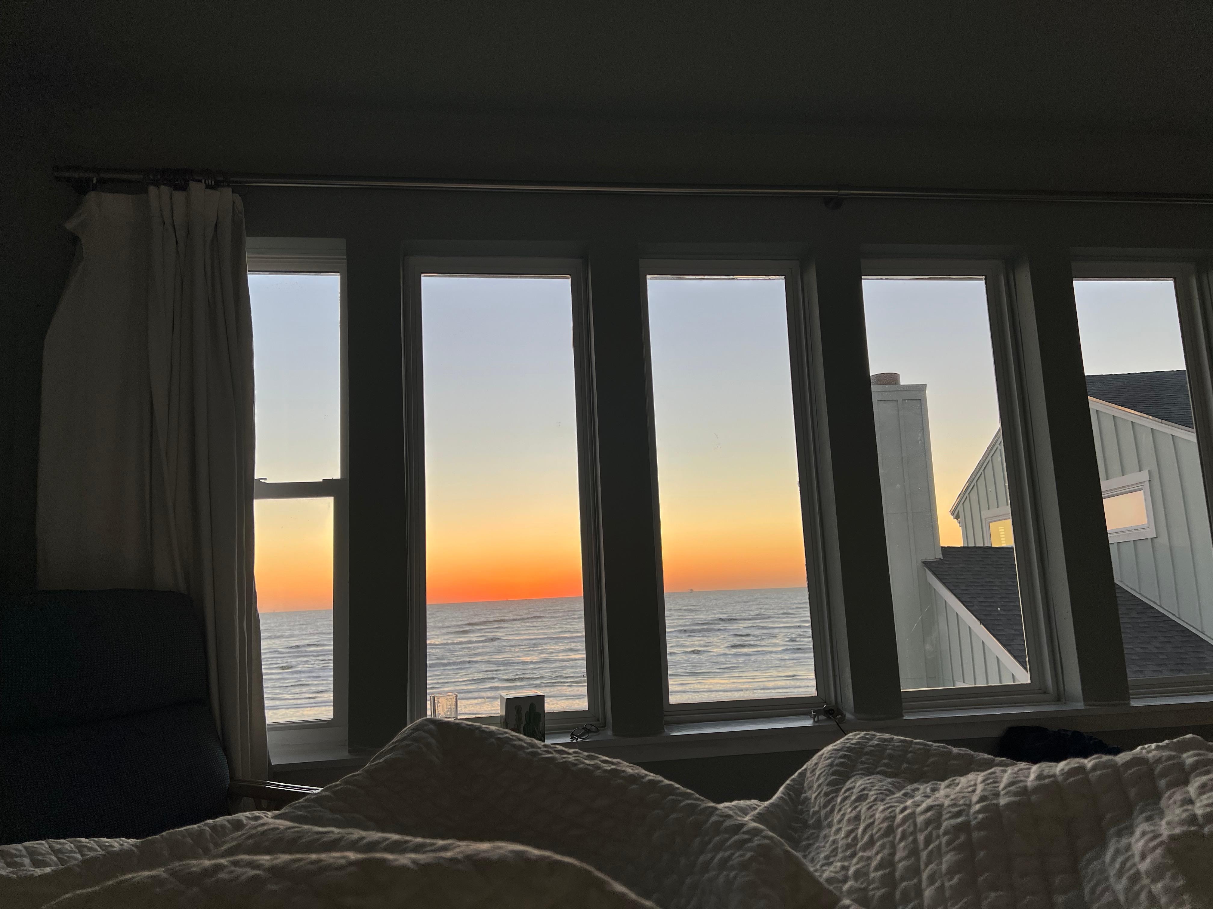 Watch the sun rise from the 3rd floor king bed.