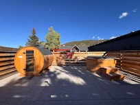 Barrel sauna & Hot Tub