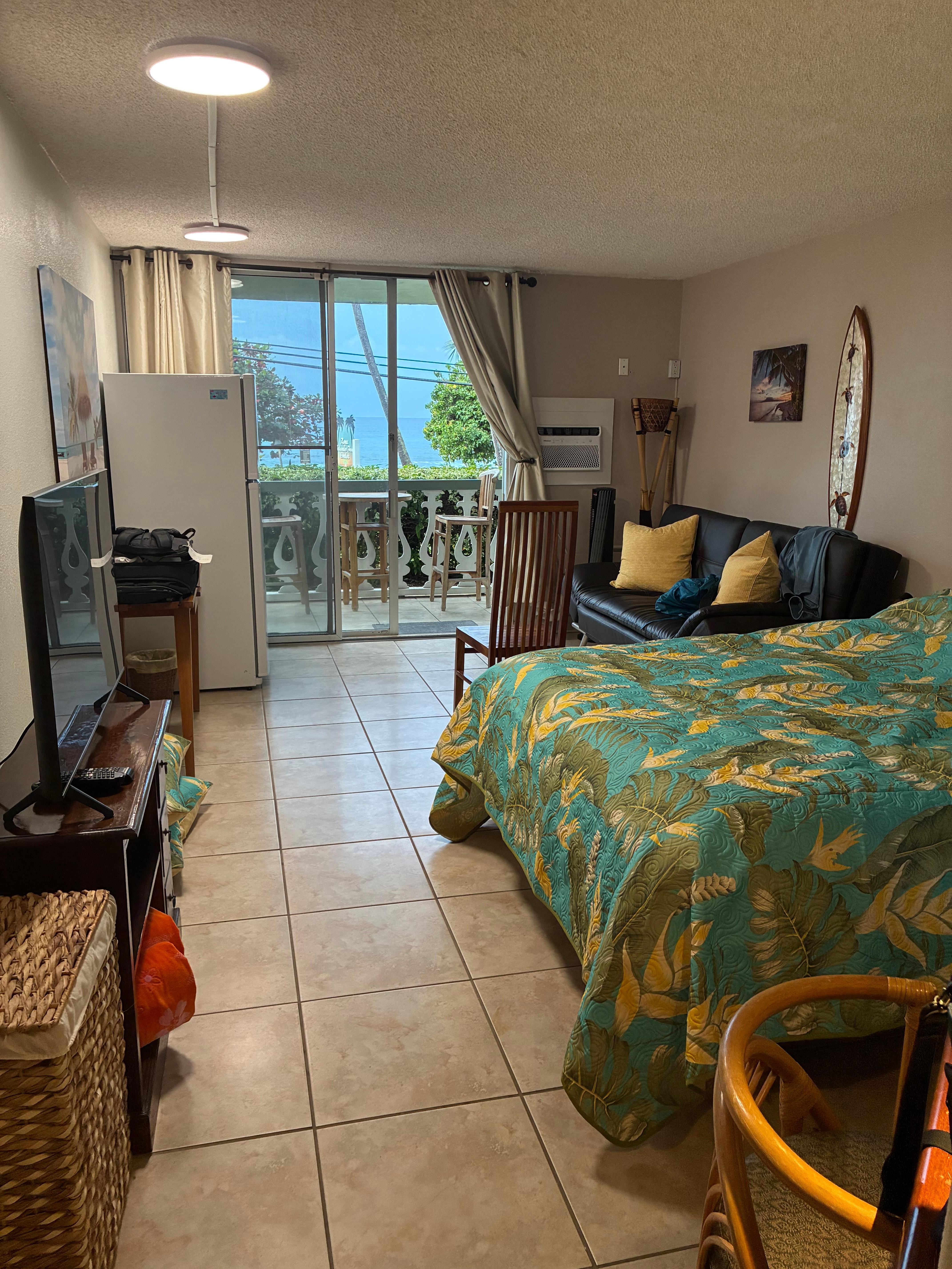 Comfortable and updated condo with microwave and coffee pot and refrigerator. Waves breaking at night as I slept.