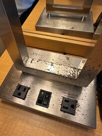 Corrosion on lamp also connections on base didnât wirk