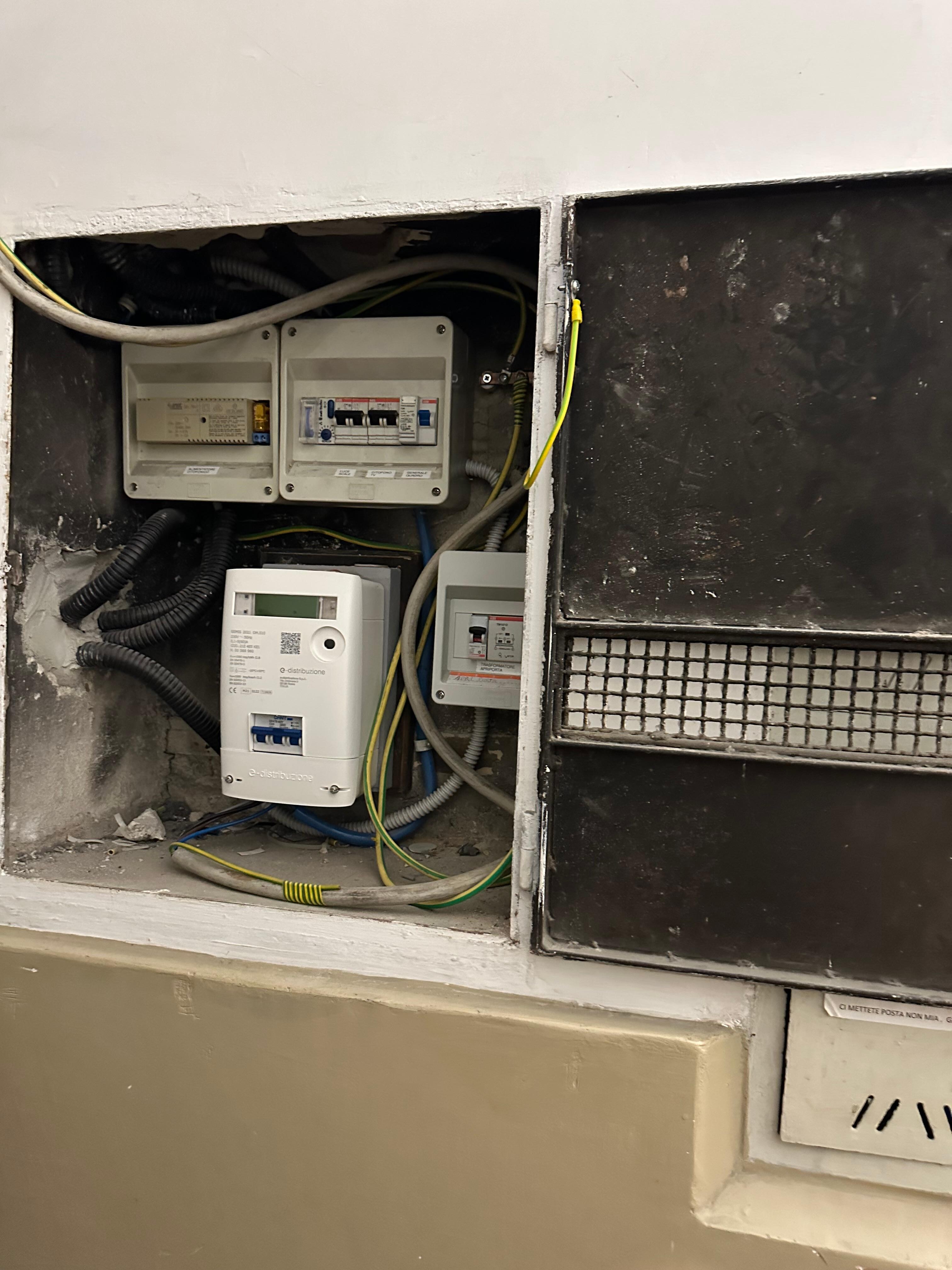 Open electric outlet just st the entrance
