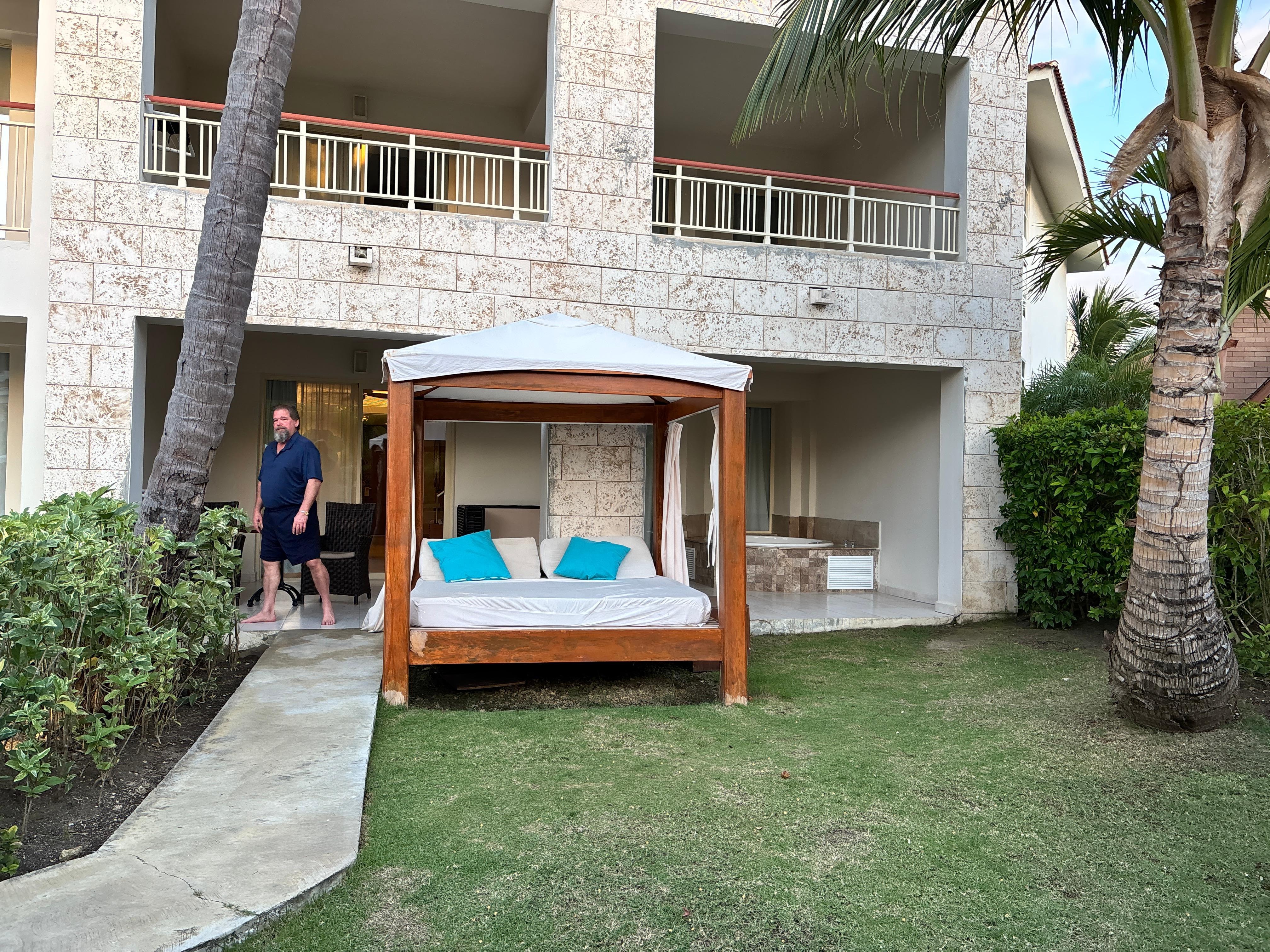 Day bed on patio with every swim up room