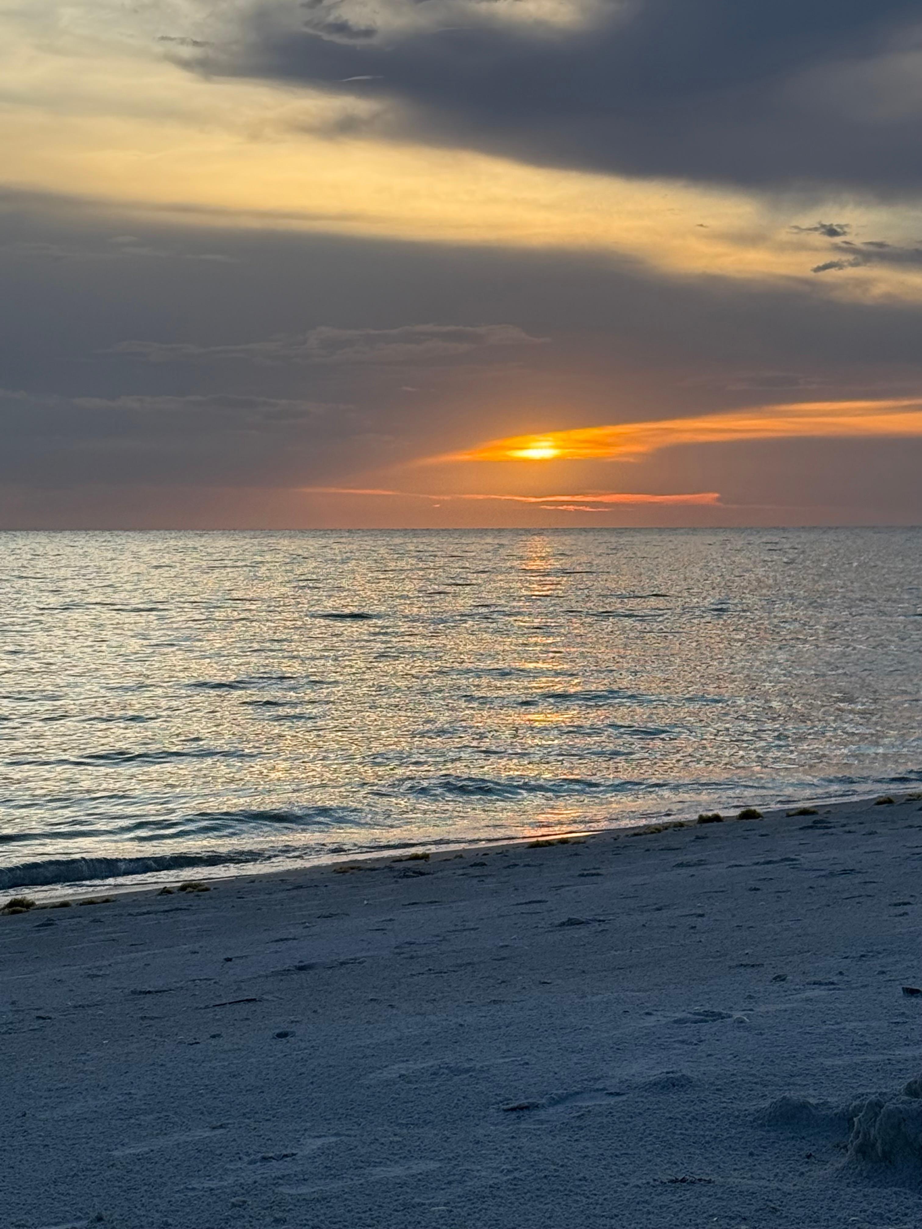 5 minutes to Bonita Beach and free beach access parking. 