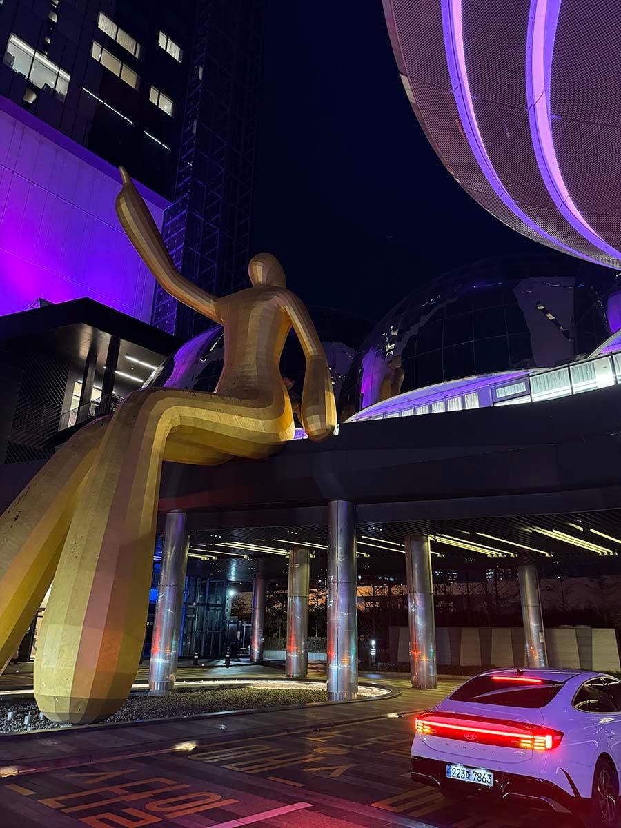 This is the hotel arrival. Directly outside of the entrance.