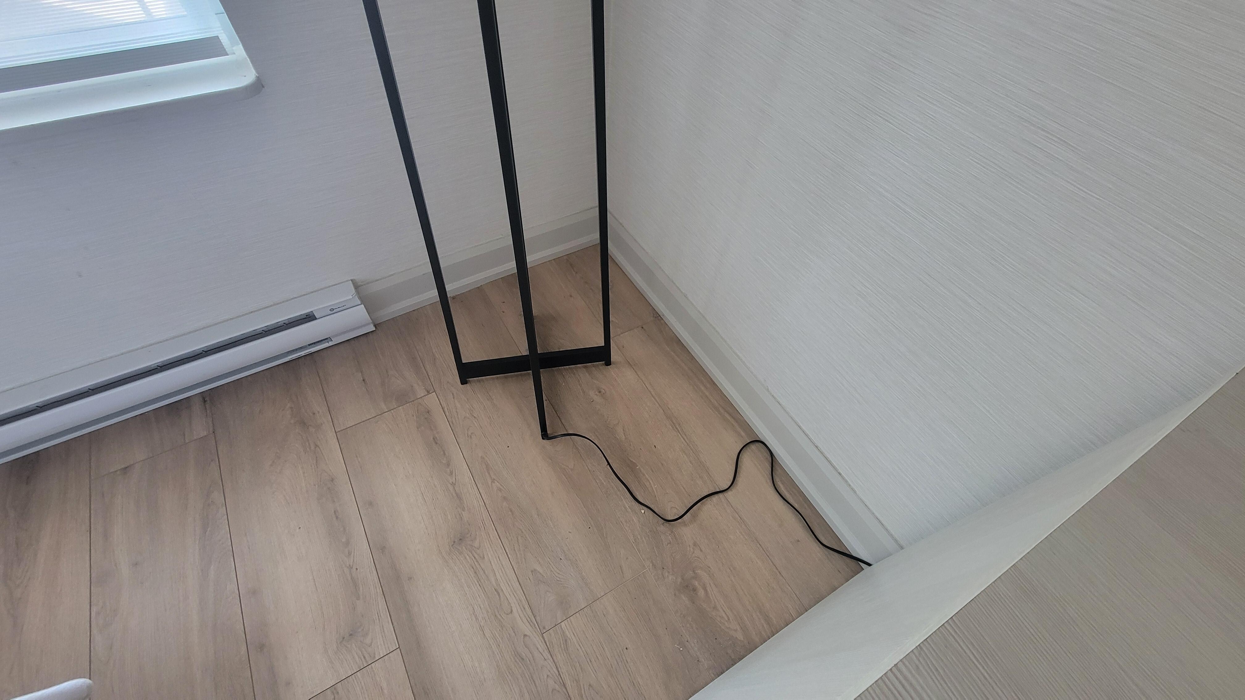 HABITACION PRINCIPAL SE VEIA MOTAS DE POLVO EN EL PISO ACUMULADAS EN LAS ESQUINAS