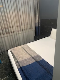This is not queen bed standards