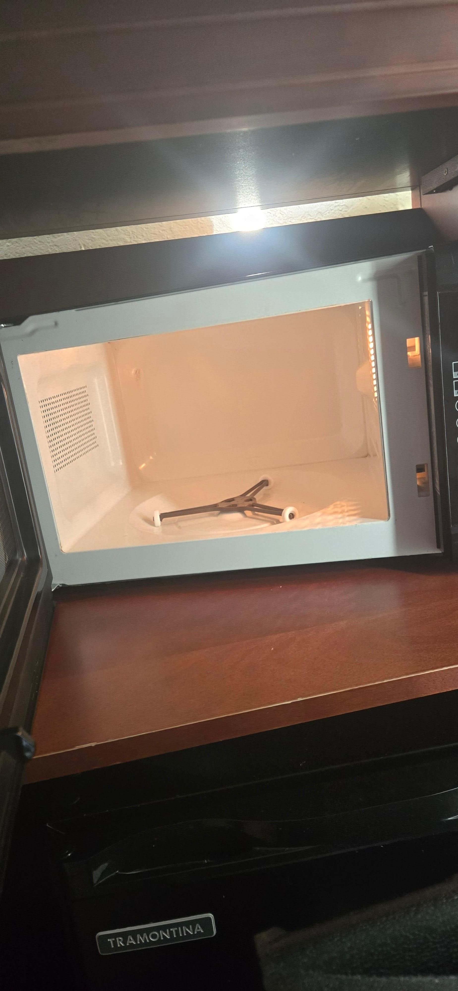 No tray in turntable microwave 