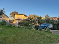 Front view of house. Apartment ground flour, parking up or down.