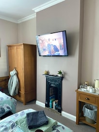 Old meets new ..
stunning original fire place & modern tv