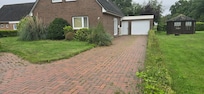 Haus samt Einfahrt