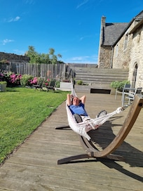 Faulenzen auf der schönen Terrasse