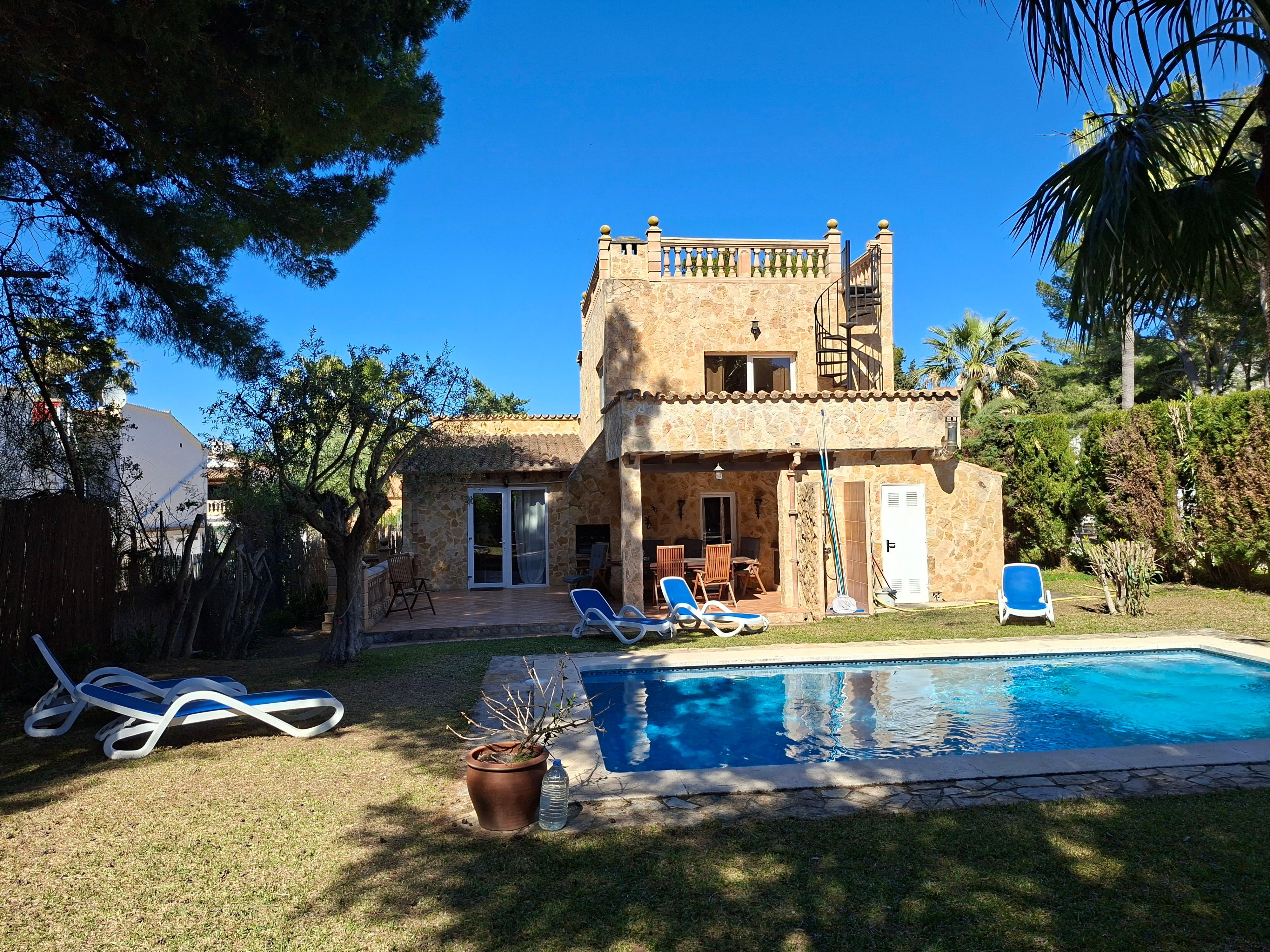 Alles in allem ein rustikales, liebevoll eingerichtetes und gemütliches Anwesen.