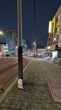 Main road view! Special shot out to Bohr Chicken and Paris Baguette that is close to the accomodation.