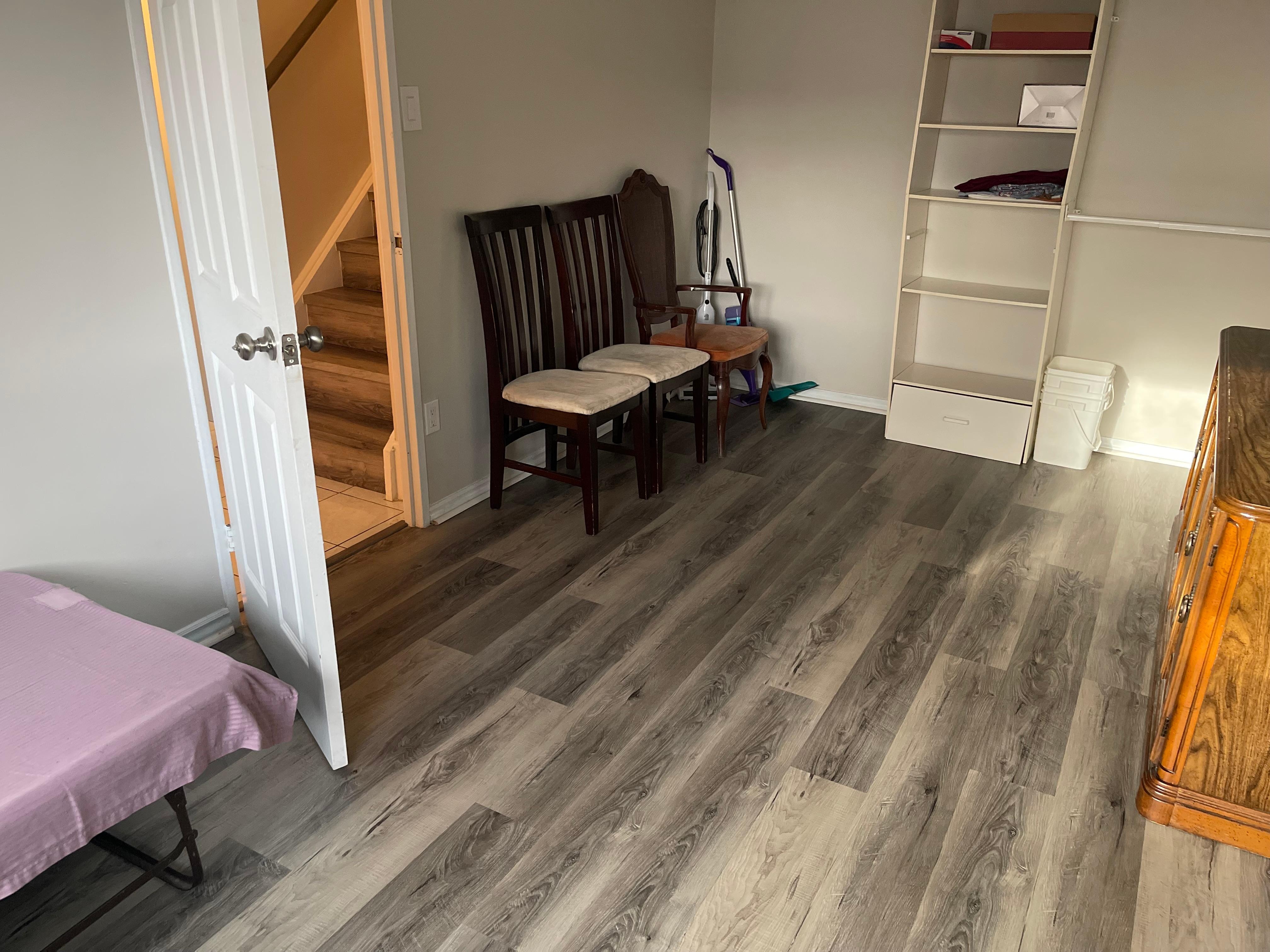 Side room off kitchen 