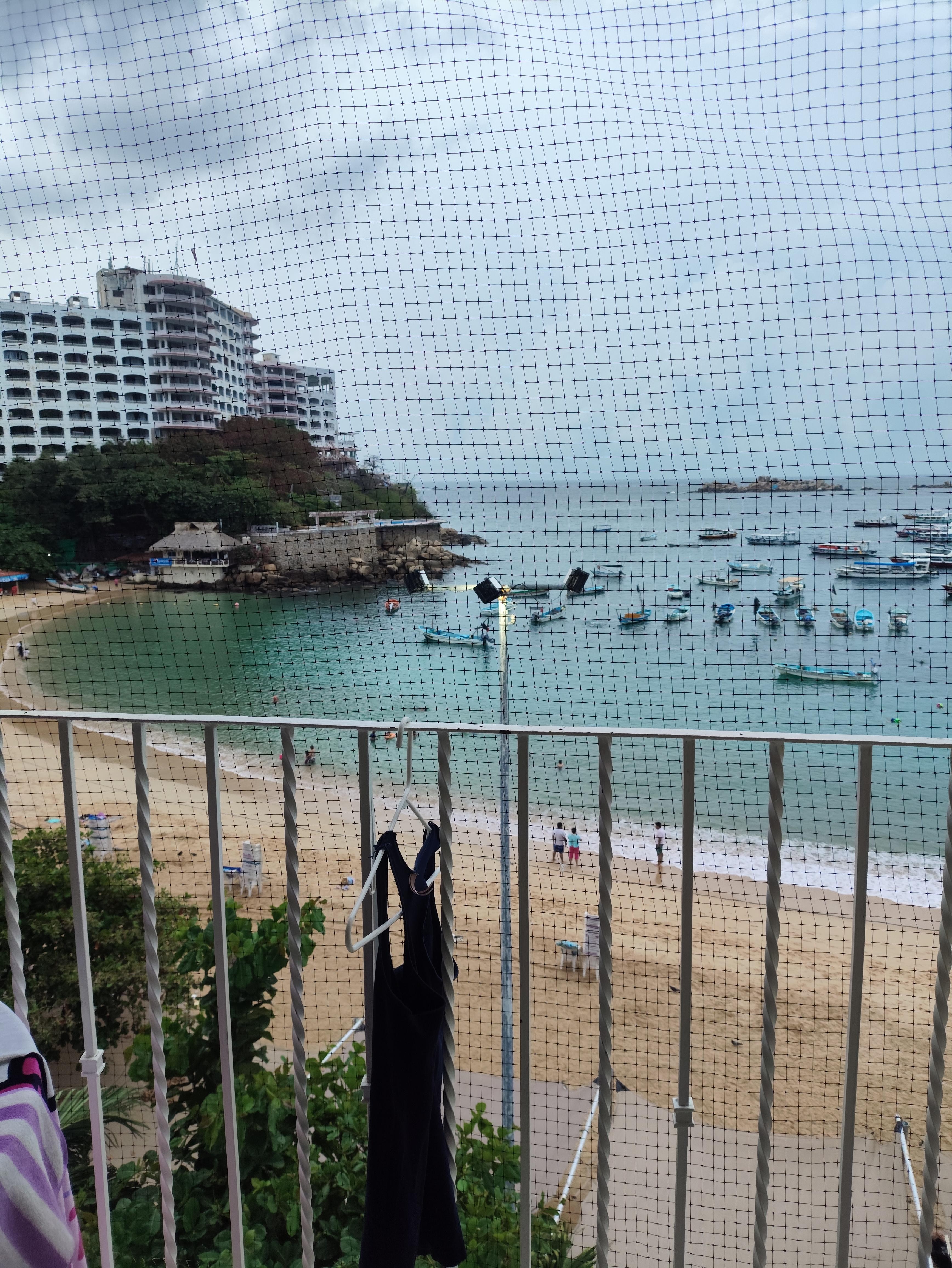 La habitación 310 muy recomendada , es muy amplia y con vistas al mar y a la alberca 