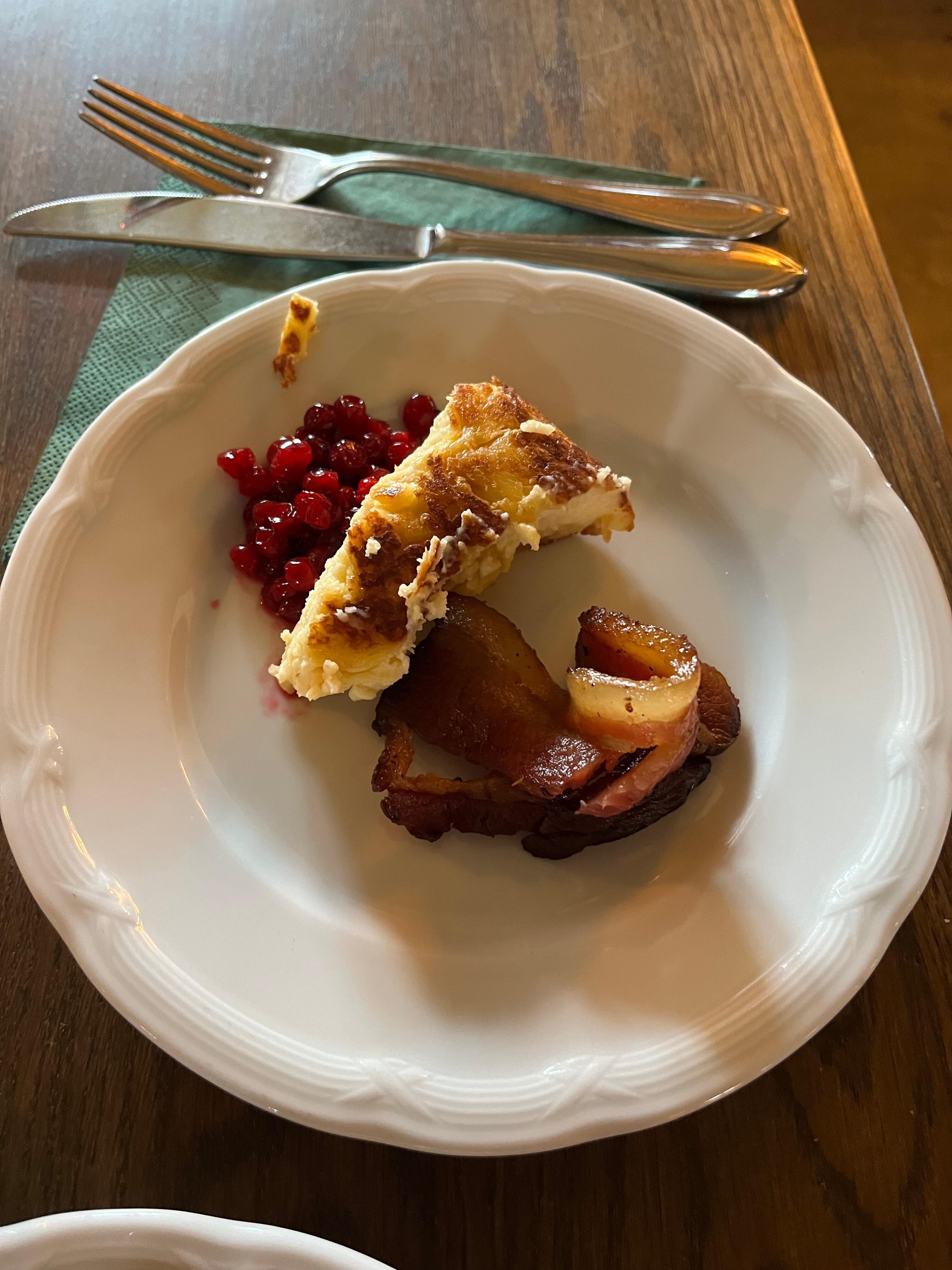 Hotellfrukosten bjöd på allt! Fick prova skånsk Äggakaka…
