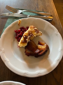 Hotellfrukosten bjöd på allt! Fick prova skånsk Äggakaka…
