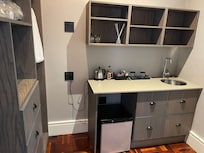 A kitchenette area. Fully equipped