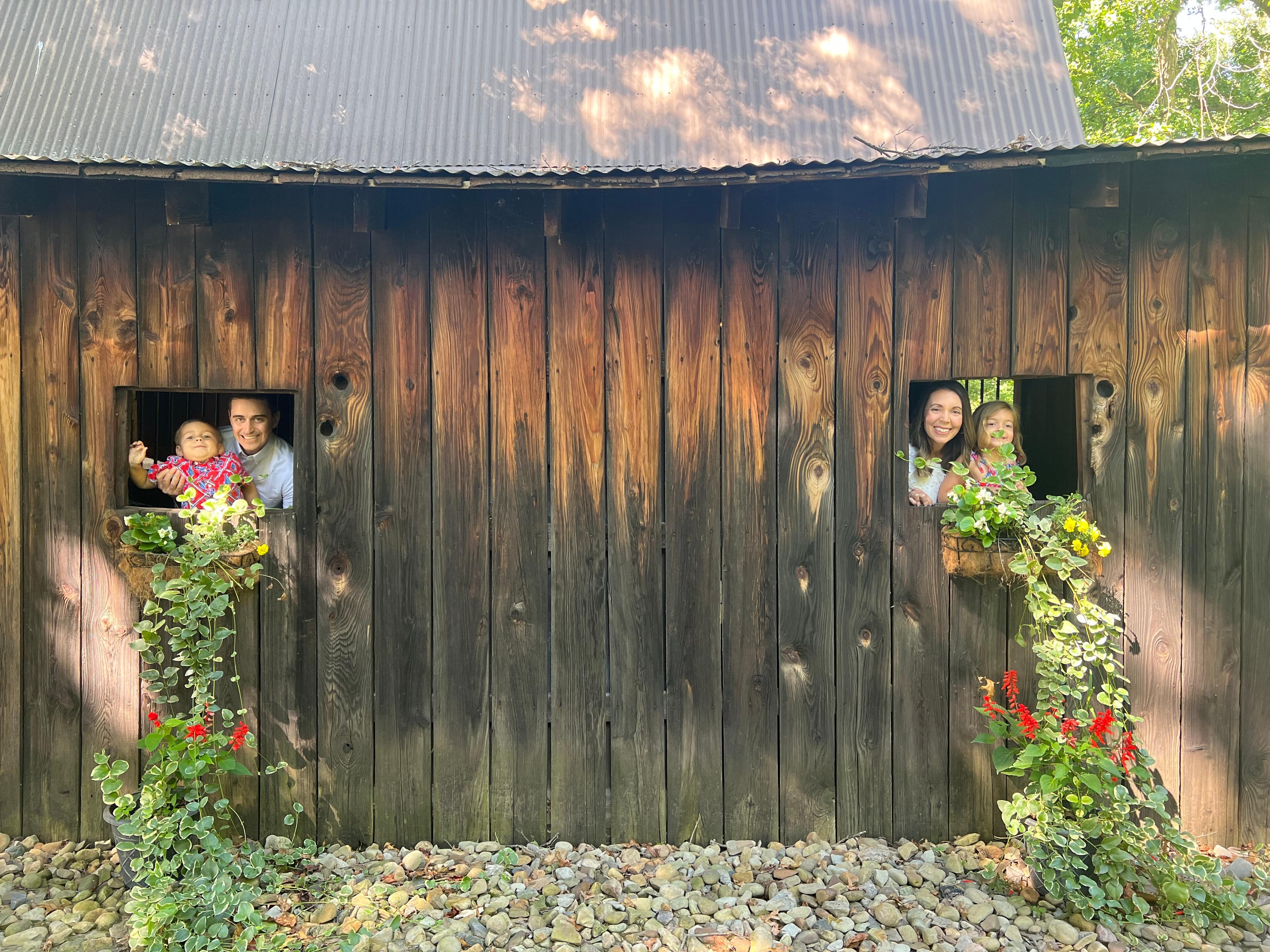 The barn provided an amazing back drop for family pictures! 