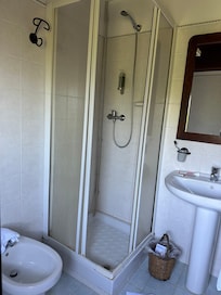 Salle de bain .. état très très médiocre