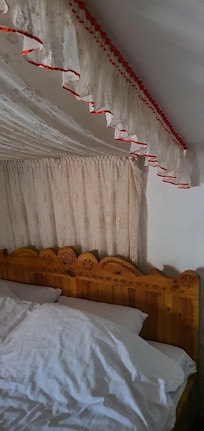 the curtains are so dusty that they changed the color