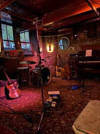 Lions Den